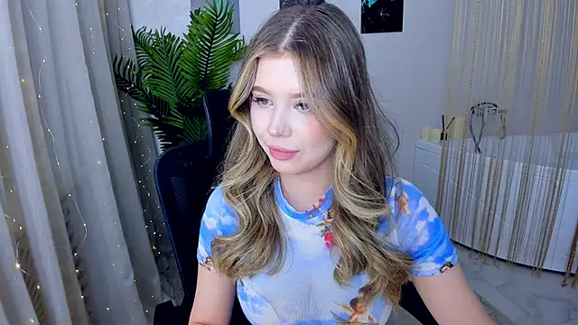 FollowLovee online show from February 2, 2025, 7:57 pm