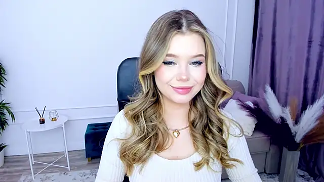 FollowLovee online show from February 7, 2025, 7:38 pm