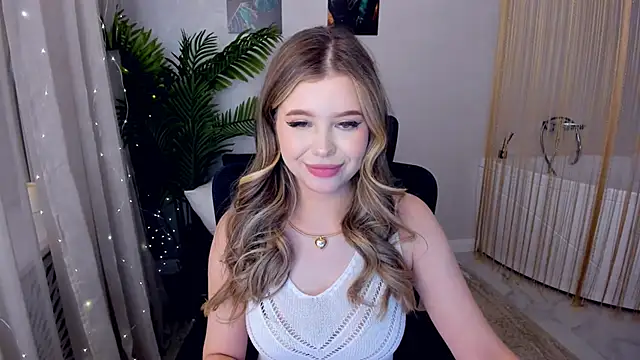 FollowLovee online show from March 7, 2025, 10:54 pm