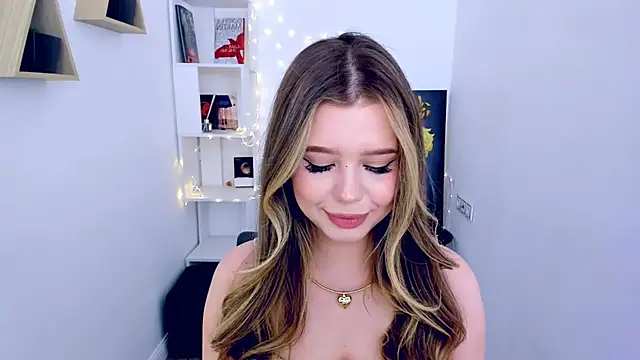 FollowLovee online show from March 19, 2025, 5:50 pm