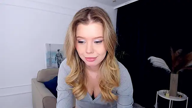 FollowLovee online show from April 16, 2026, 9:39 pm