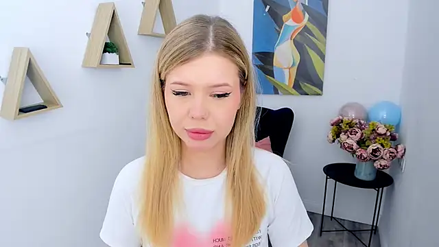 FollowLovee online show from June 5, 2026, 3:46 am
