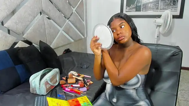 EvaxEmma online show from April 18, 2026, 1:37 pm