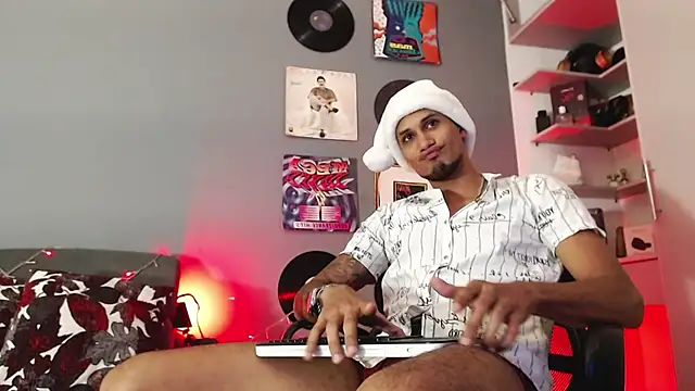 MagnusFrost online show from December 24, 2024, 4:22 am