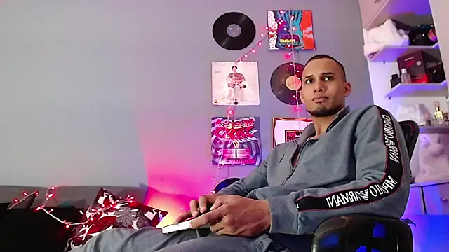 MagnusFrost online show from December 31, 2024, 5:55 am