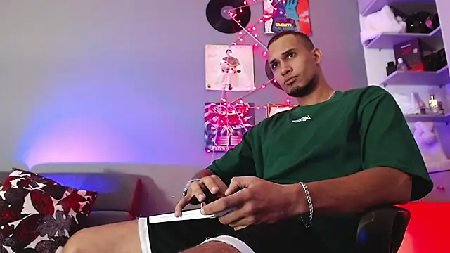 MagnusFrost online show from January 3, 2025, 4:22 am