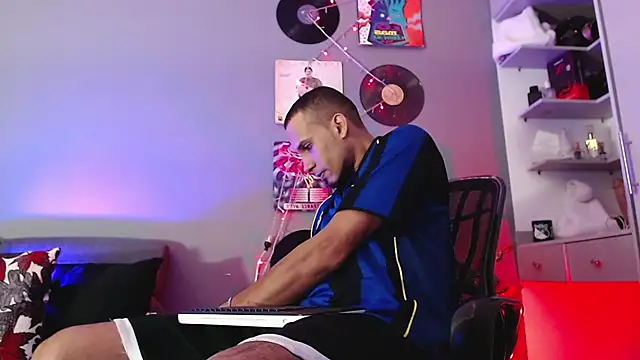 MagnusFrost online show from January 4, 2025, 4:33 am