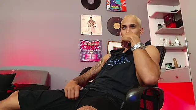 MagnusFrost online show from January 11, 2025, 4:59 am