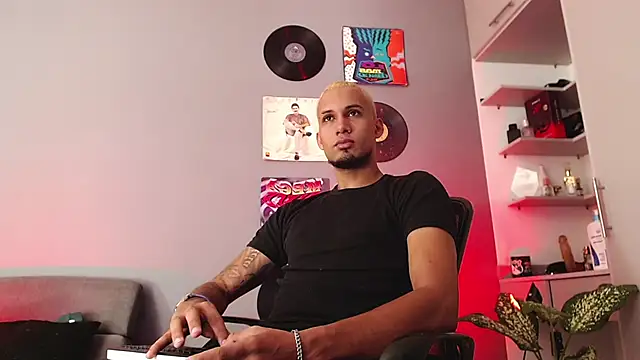 MagnusFrost online show from January 14, 2025, 2:53 pm