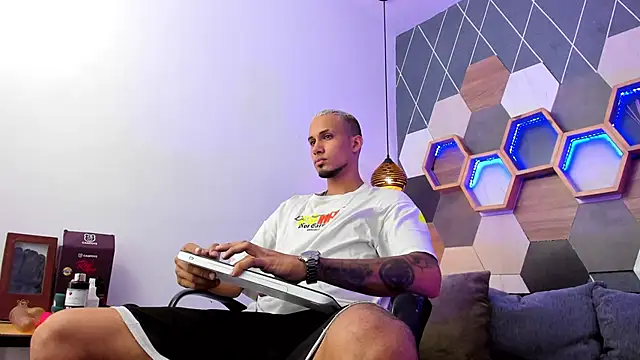 MagnusFrost online show from January 29, 2025, 8:04 pm