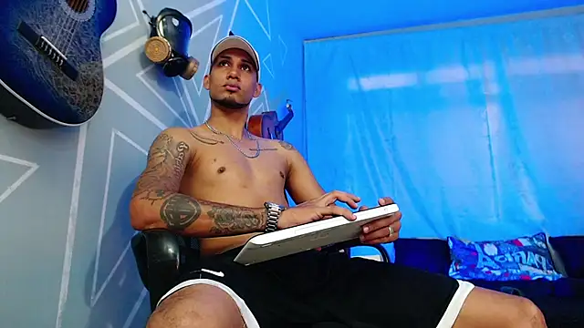 MagnusFrost online show from February 8, 2025, 7:38 pm