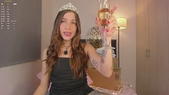 LynnSam  online show from October 12, 2025, 12:20 am