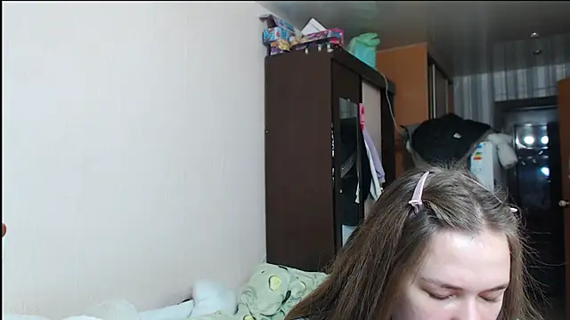 leila bambi  online show from December 31, 2024, 1:04 am