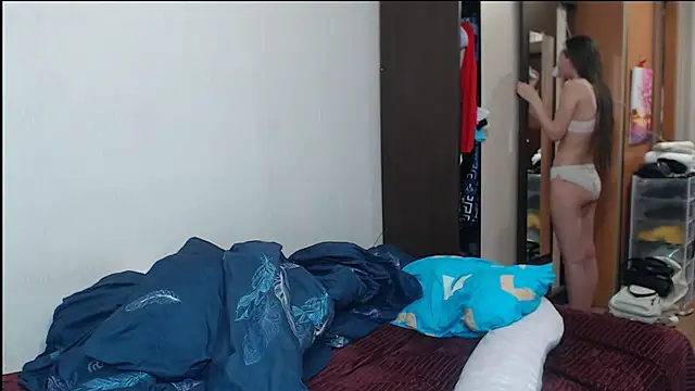 leila bambi  online show from March 14, 2025, 1:05 am