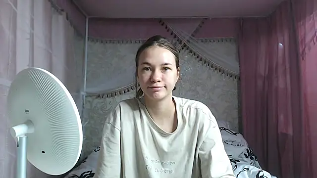 leila bambi  online show from November 23, 2025, 12:49 pm