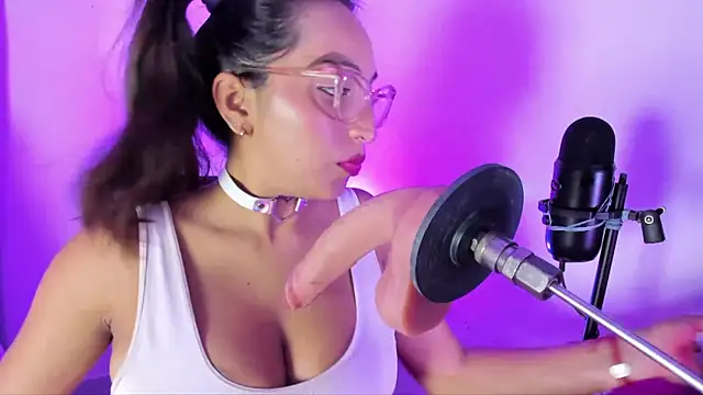 Leticia brownn1 online show from September 14, 2025, 5:45 pm