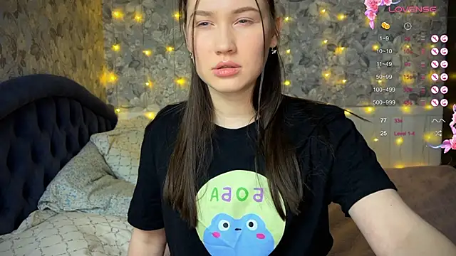 ChloeMillerMeow online show from February 26, 2025, 5:07 pm