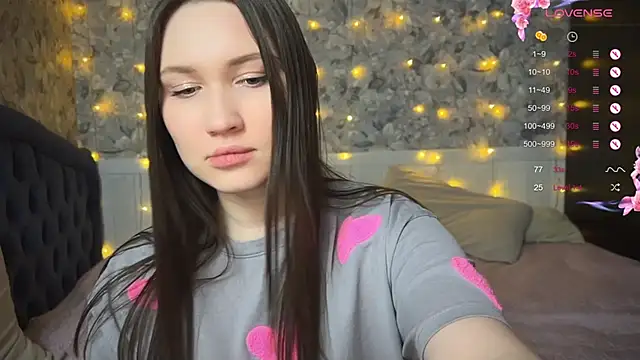 ChloeMillerMeow online show from March 4, 2025, 8:16 pm