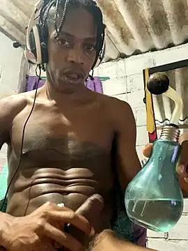 Larry-n-clouds online show from November 24, 2025, 3:28 am