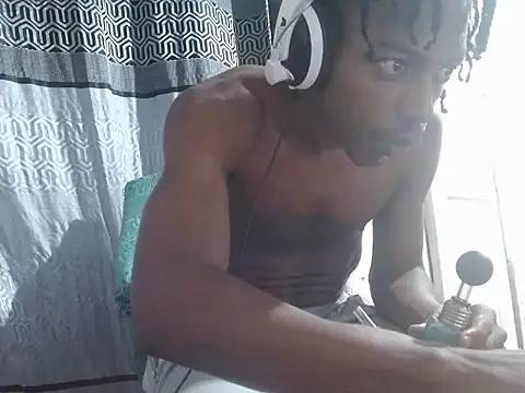 Snapshot of Larry-n-clouds chatting on December 20, 2025, 5:03 am Larry-n-clouds online show from December 20, 2025, 5:03 am