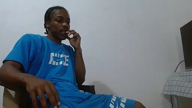 Snapshot of Larry-n-clouds chatting on February 15, 2026, 5:09 pm Larry-n-clouds online show from February 15, 2026, 5:09 pm