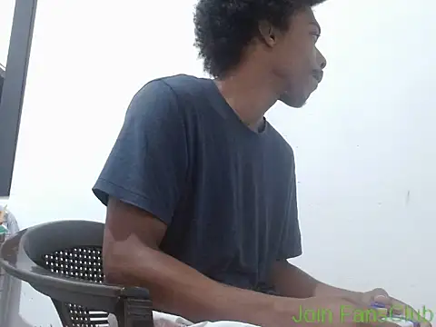 Snapshot of Larry-n-clouds chatting on March 14, 2026, 1:05 pm Larry-n-clouds online show from March 14, 2026, 1:05 pm