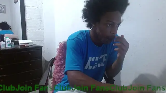 Snapshot of Larry-n-clouds chatting on May 15, 2026, 11:17 am Larry-n-clouds online show from May 15, 2026, 11:17 am