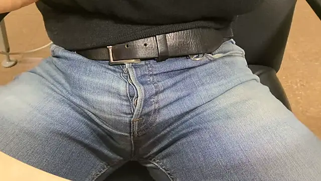 alessandroman2114 online show from February 26, 2025, 5:39 pm