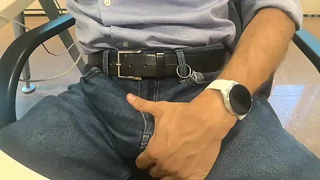 alessandroman2114 online show from October 15, 2025, 4:07 pm