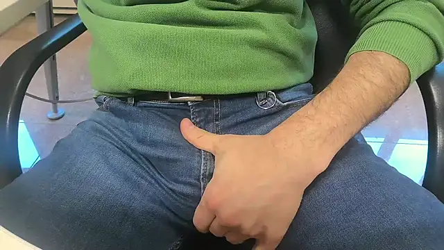 alessandroman2114 online show from March 18, 2026, 3:37 pm