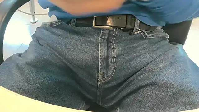 alessandroman2114 online show from April 14, 2026, 10:21 am