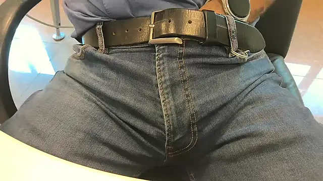 alessandroman2114 online show from April 21, 2026, 4:34 pm