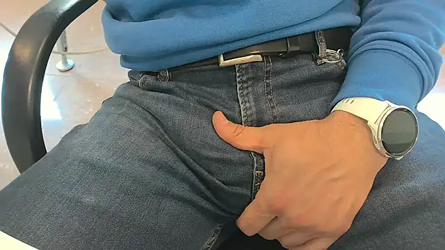 alessandroman2114 online show from April 22, 2026, 10:39 am