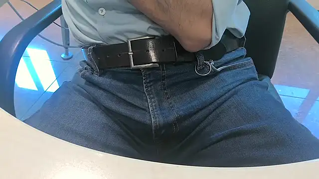 alessandroman2114 online show from April 23, 2026, 4:20 pm