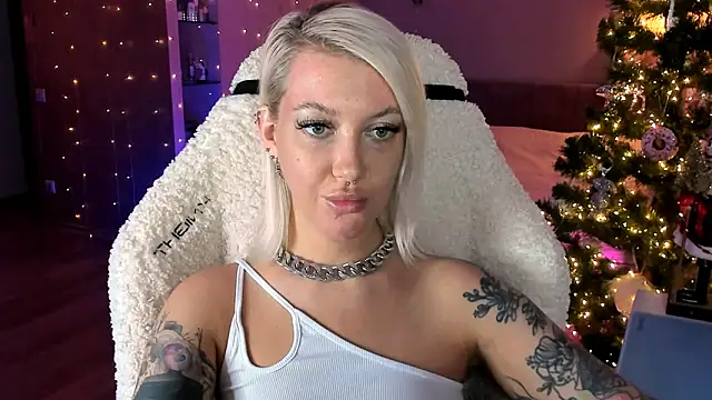 tykioty Miley online show from December 15, 2025, 1:59 pm