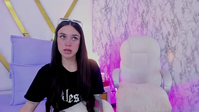 Athziry  online show from December 14, 2024, 1:28 am