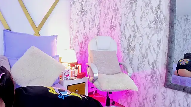 Athziry  online show from December 27, 2024, 9:32 pm