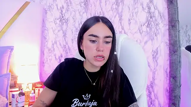 Athziry  online show from January 11, 2025, 6:23 pm