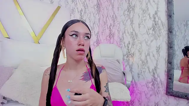 Athziry  online show from January 23, 2025, 9:18 pm