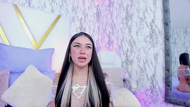 Athziry  online show from February 4, 2025, 9:41 pm