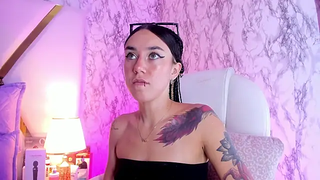 Athziry  online show from February 24, 2025, 9:20 pm