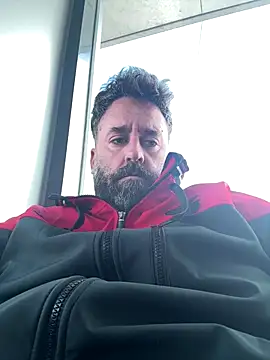 Snapshot of AreiasTuga chatting on November 17, 2025, 12:11 pm AreiasTuga online show from November 17, 2025, 12:11 pm