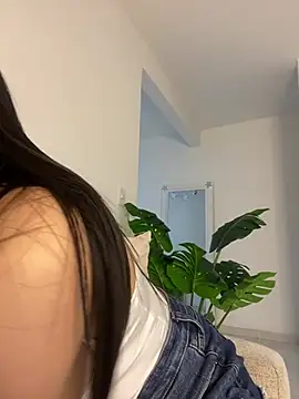 montmariana online show from February 2, 2025, 6:37 am