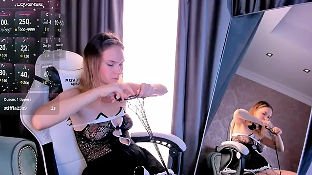 LinaVolberg online show from November 14, 2025, 6:01 am