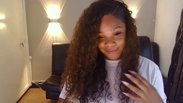 ashley Tompson1 online show from January 14, 2025, 12:35 pm