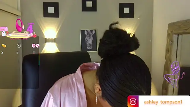 ashley Tompson1 online show from March 3, 2025, 6:22 pm