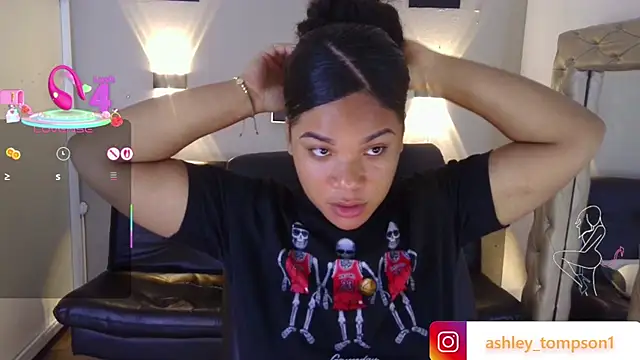 ashley Tompson1 online show from March 13, 2025, 12:35 pm