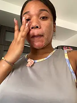 ashley Tompson1 online show from March 19, 2025, 4:24 pm