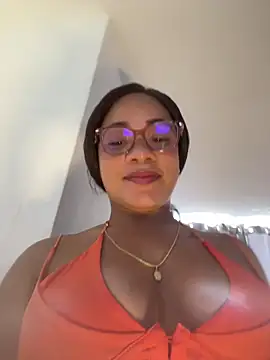 ashley Tompson1 online show from May 1, 2026, 2:43 pm