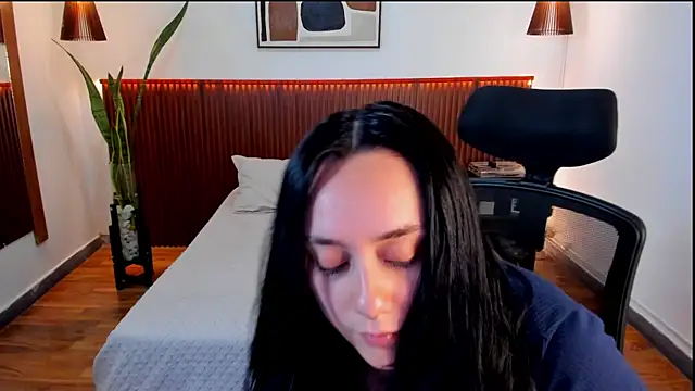 KatherineBond online show from September 17, 2025, 7:59 pm